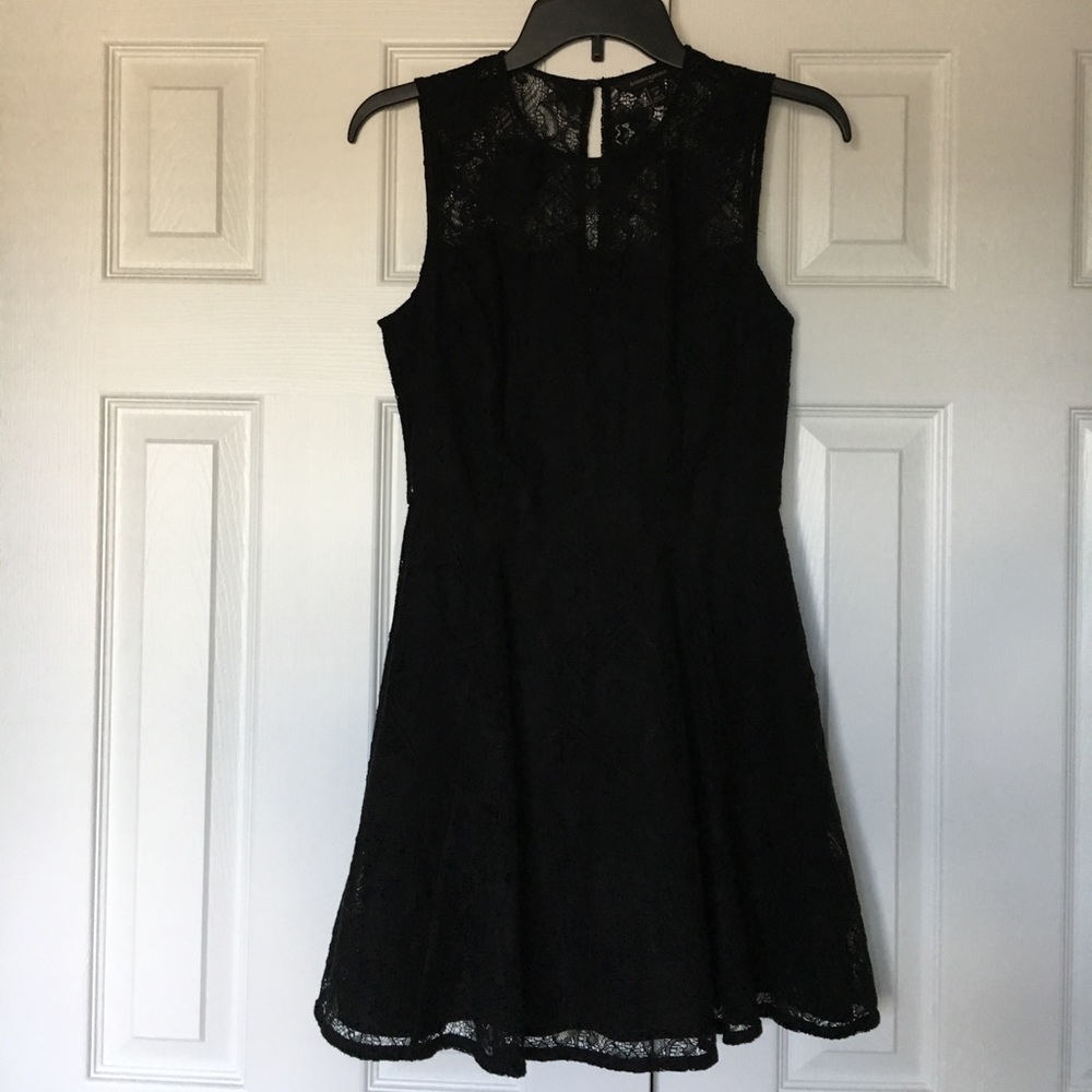 Banana Republic sleeveless lace dress size 2P